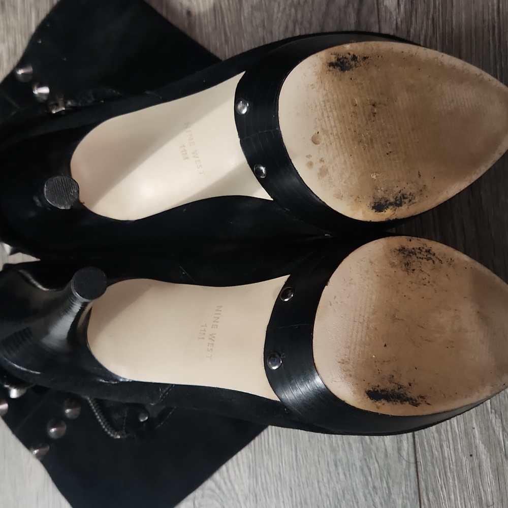 ✨️✨️Nine West Black Heeled Boots with Silver Studs - Picture 6 of 10